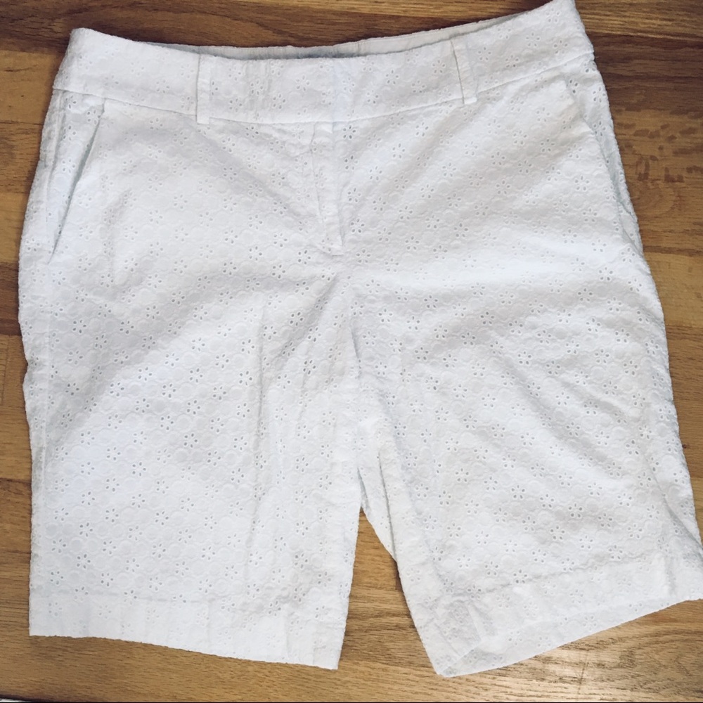 Ann Taylor eyelet walking shorts 8
